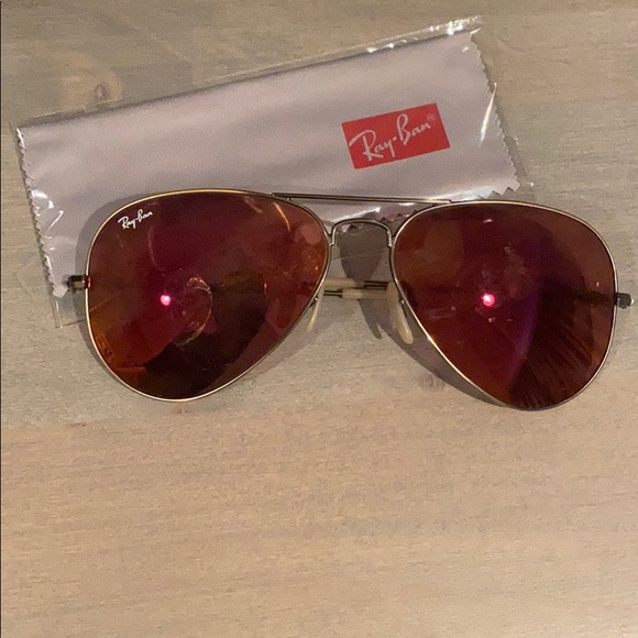 Ray-Ban Accessories - Ray-ban sunglasses, mirrors lens, barely worn.